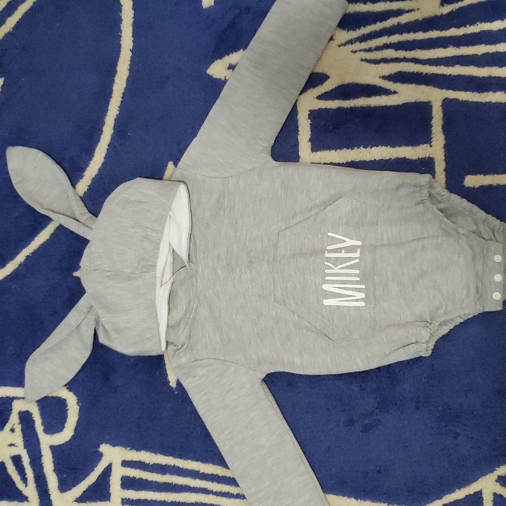 Bunny onesie size 100, US size 3T. Personalized with the name "Mikey"
